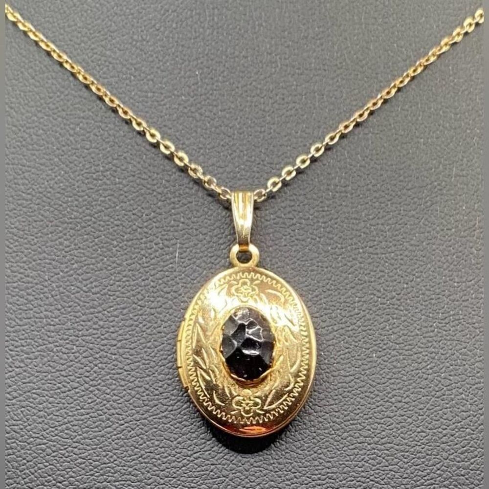 Gold Tone Oval Locket Necklace Black Faceted Stone Floral Pendant Women's 24"